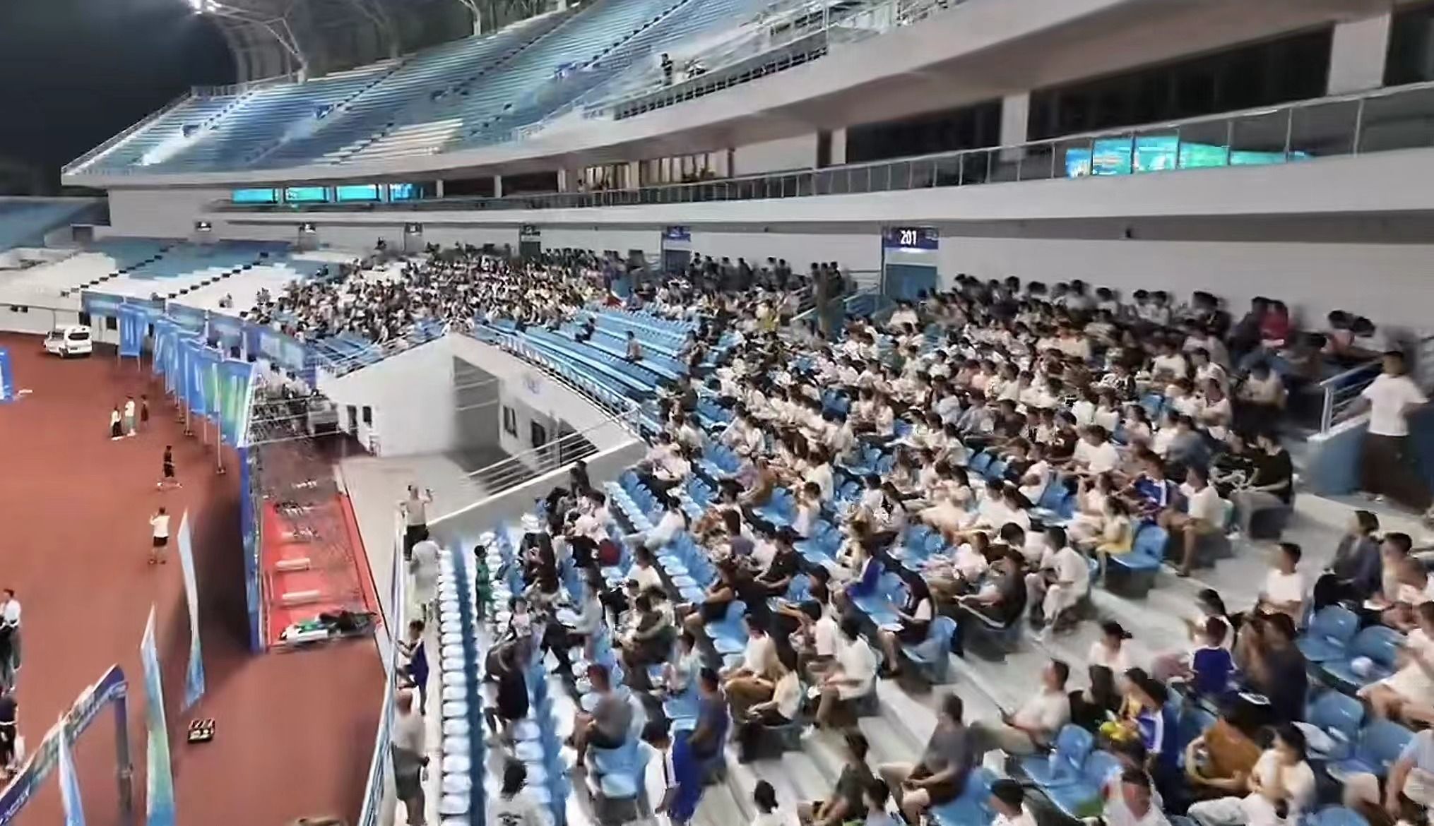 “川超”火爆出圈金融“活水”点燃观赛热、带动文旅潮(图1)